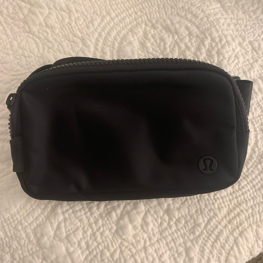 lululemon belt bag mini